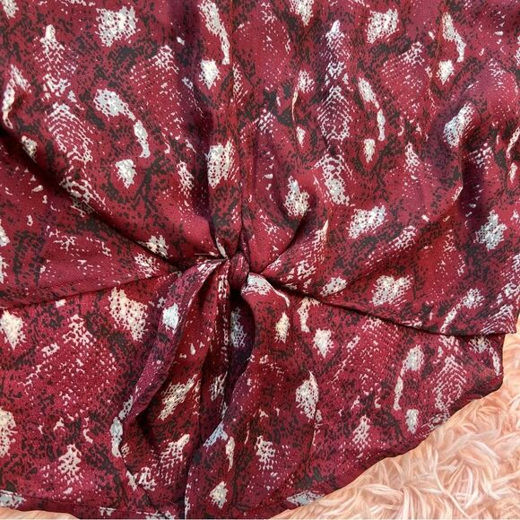 West Kei Burgundy Blouse 🌺 NWT 🌺 hi low design 🌺 sizeXS - Picture 3 of 10